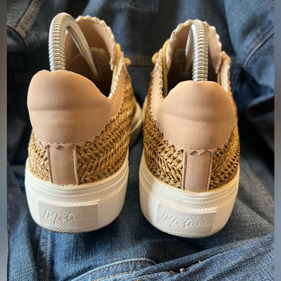 Coconuts by Matisse. Size 8 in like new condition - Picture 2 of 4